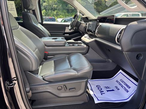 Used 2025 Ford Expedition Max Active AWD/4WD image 17