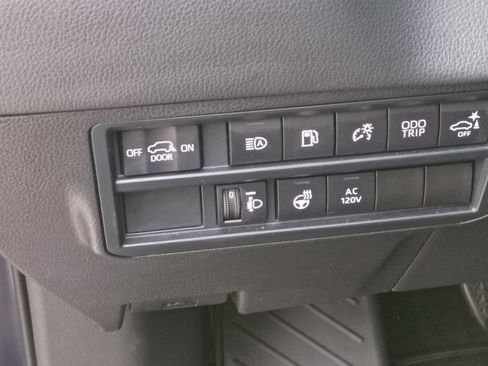 Used 2025 Toyota Sequoia Limited AWD/4WD image 23