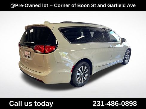 Used 2020 Chrysler Pacifica Touring-L Plus FWD image 5