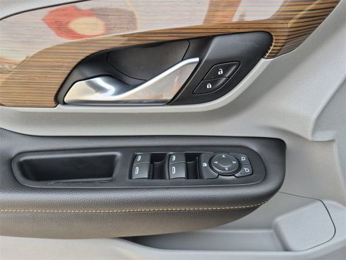 Used 2018 GMC Terrain SLE image 13