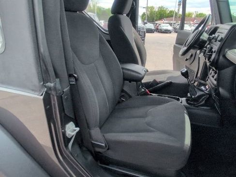 Used 2017 Jeep Wrangler Sport w/ Mopar Black Appearance Group AWD/4WD image 30