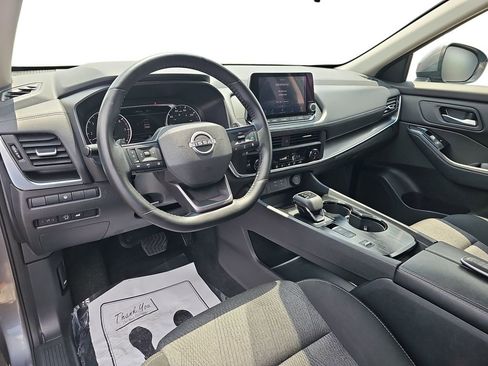Used 2025 Nissan Rogue SV FWD image 16