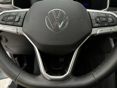 Used 2026 Volkswagen Taos SE AWD/4WD image 14