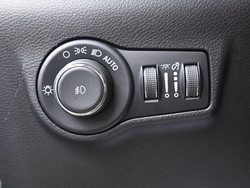 Used 2025 Jeep Compass Trailhawk AWD/4WD image 19