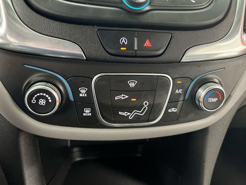 Used 2022 Chevrolet Equinox LT FWD image 16