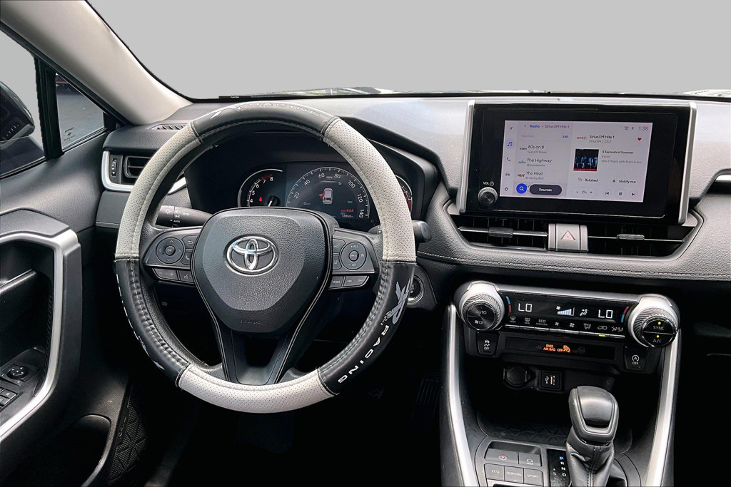 Used 2024 Toyota RAV4 XLE FWD image 9