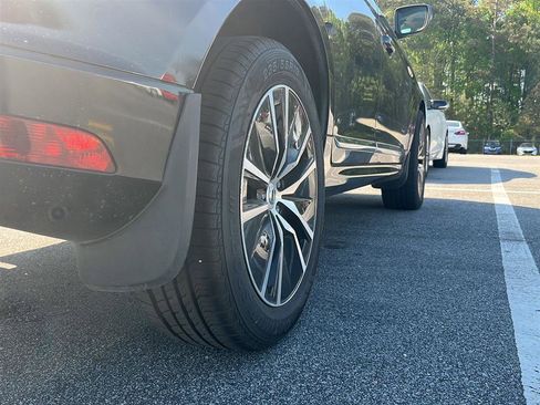 Used 2016 Volvo XC60 T5 Platinum w/ Climate Package image 12