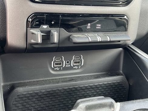 Used 2023 RAM 1500 Big Horn AWD/4WD image 25