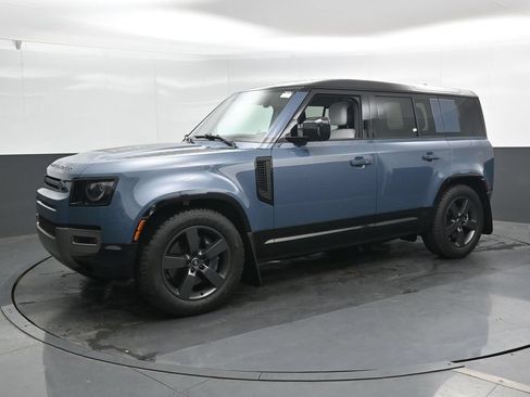 Used 2025 Land Rover Defender 110 X-Dynamic SE AWD/4WD image 7