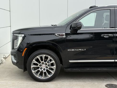 Used 2025 GMC Yukon XL Denali AWD/4WD image 5