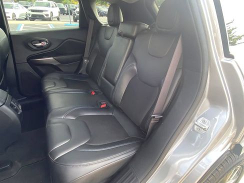 Used 2020 Jeep Cherokee Latitude Plus w/ Comfort/Convenience Group FWD image 25