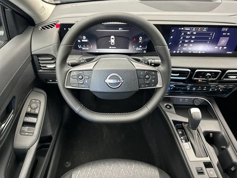 Used 2026 Nissan Sentra SV w/ SV Convenience Package FWD image 13