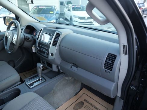 Used 2017 Nissan Frontier SV image 29