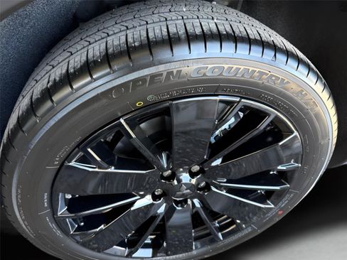 New 2026 Mitsubishi Outlander LE FWD image 14