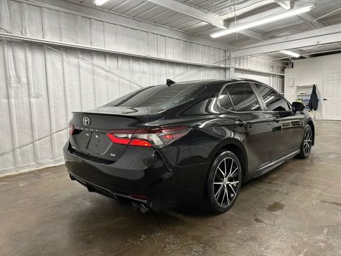 Used 2021 Toyota Camry SE FWD image 5