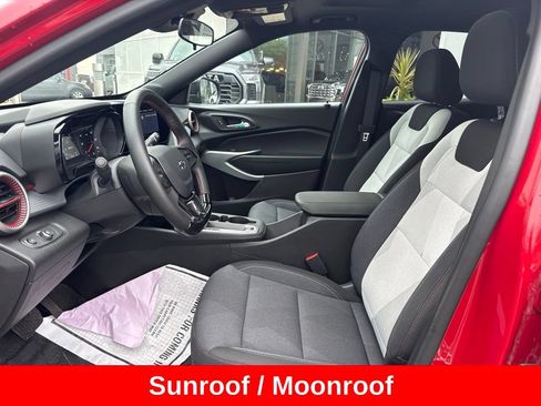 Used 2026 Chevrolet Trax RS w/ Sunroof Package FWD image 3