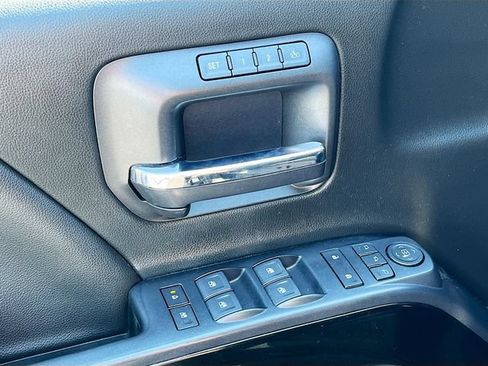 Used 2018 GMC Sierra 1500 SLT AWD/4WD image 9