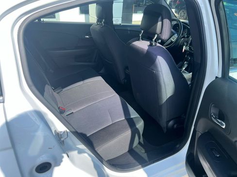 Used 2012 Chrysler 200 Touring FWD image 10