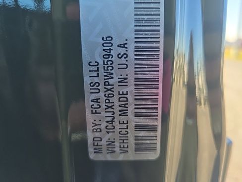 Used 2023 Jeep Wrangler Unlimited Sahara w/ Cold Weather Group image 13