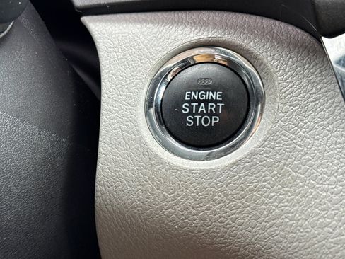 Used 2018 Toyota Sienna XLE w/ XLE Navigation Package FWD image 16