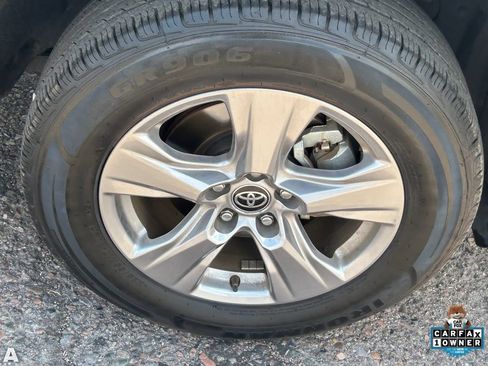 Used 2025 Toyota RAV4 XLE FWD image 10
