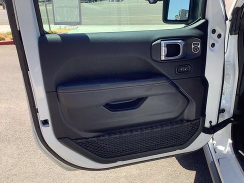 Used 2021 Jeep Wrangler Unlimited Rubicon AWD/4WD image 9
