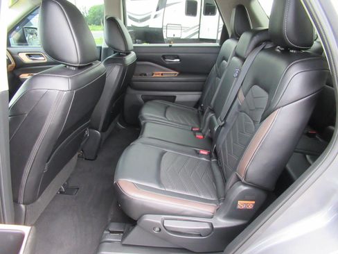 Used 2024 Nissan Pathfinder Platinum w/ Cargo Package AWD/4WD image 35