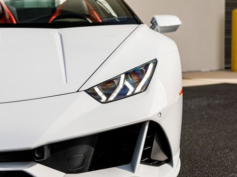 Used 2024 Lamborghini Huracan EVO image 8
