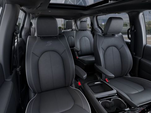 New 2026 Chrysler Pacifica Limited w/ S Appearance Package AWD/4WD image 17