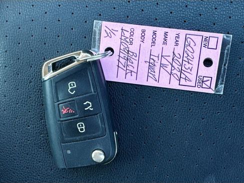 Used 2020 Volkswagen Tiguan SE image 37