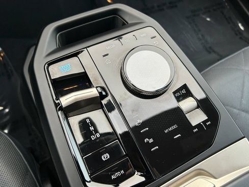 Used 2024 BMW iX xDrive50 w/ Sport Package AWD/4WD image 28