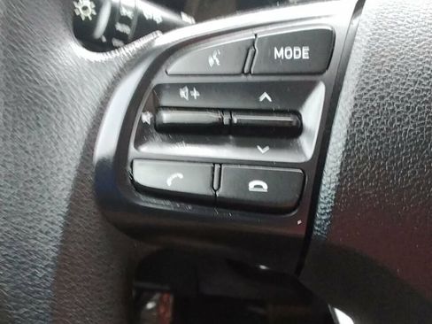 Used 2020 Hyundai Venue SEL image 13