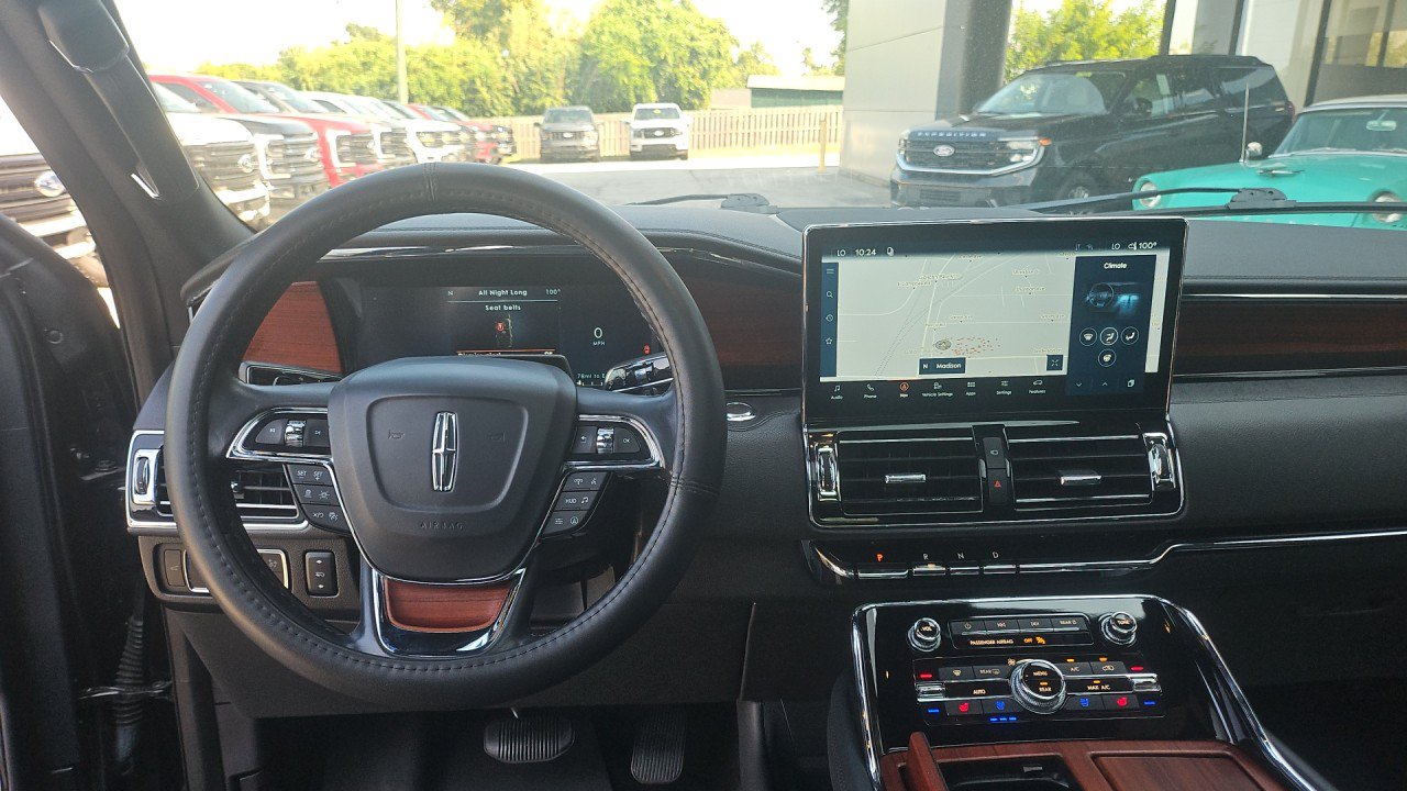 Used 2022 Lincoln Navigator L Reserve AWD/4WD image 15