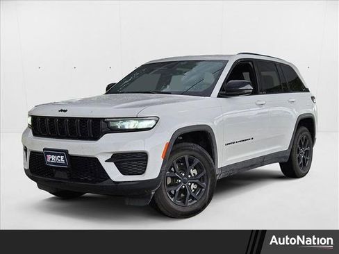 Used 2025 Jeep Grand Cherokee Laredo image 1