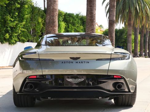 Used 2025 Aston Martin DB12 Coupe RWD image 18