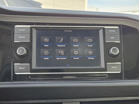 Used 2021 Volkswagen Jetta S image 9