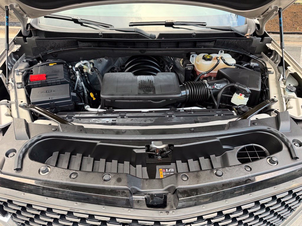 Used 2023 Cadillac Escalade Luxury RWD image 6