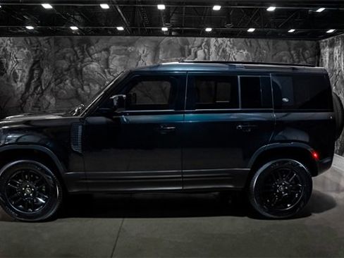 Used 2022 Land Rover Defender 110 S image 27