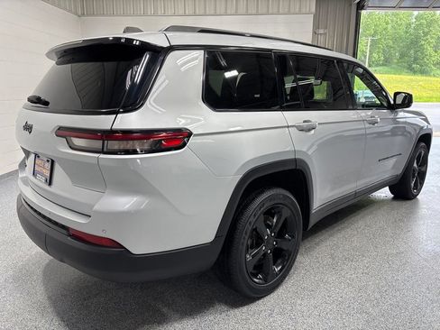 Used 2023 Jeep Grand Cherokee L Laredo AWD/4WD image 7