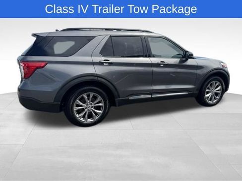 Used 2023 Ford Explorer XLT w/ Equipment Group 202A AWD/4WD image 3