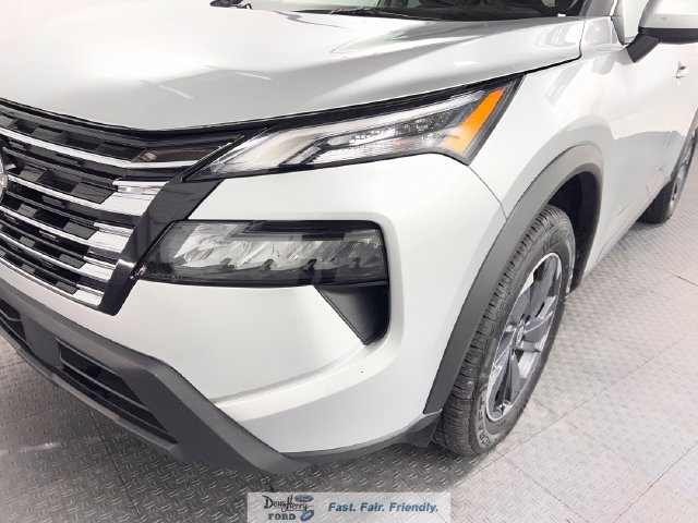 Used 2025 Nissan Rogue SV FWD image 10