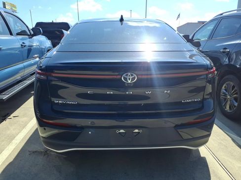 Used 2025 Toyota Crown AWD/4WD image 5