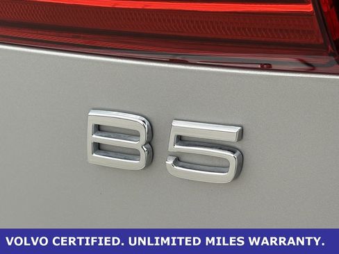 Certified 2023 Volvo XC60 B5 Ultimate w/ Climate Package image 9