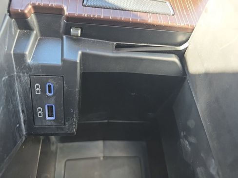 Used 2022 Toyota Sienna XLE image 32