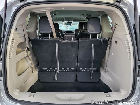 Used 2024 Chrysler Pacifica Touring-L image 25