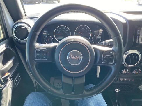 Used 2017 Jeep Wrangler Unlimited Sahara w/ Connectivity Group AWD/4WD image 12