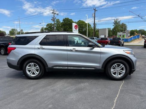 Used 2022 Ford Explorer XLT w/ Class IV Trailer Tow Package RWD image 2