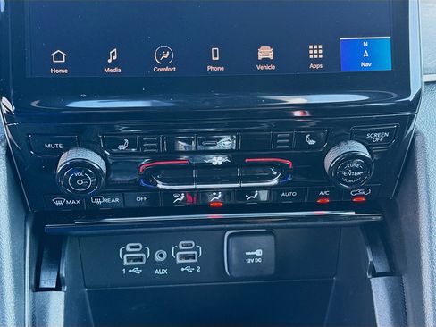 Used 2025 Jeep Grand Cherokee L Limited w/ Black Appearance Package image 15