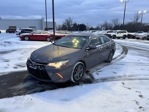 Used 2017 Toyota Camry SE image 7