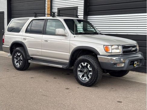 Used 2000 Toyota 4Runner SR5 image 11